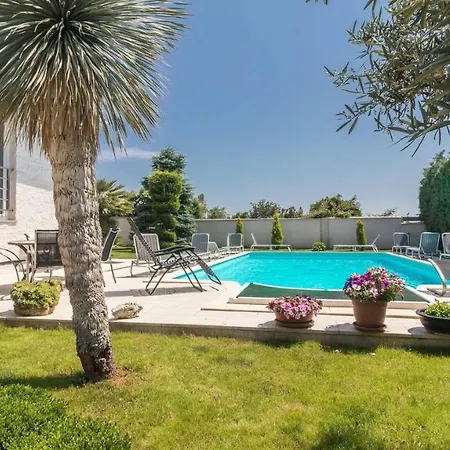 Villa Nicol